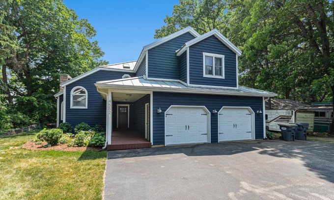 Berrien Springs Casa | The Big Blue Lakehouse