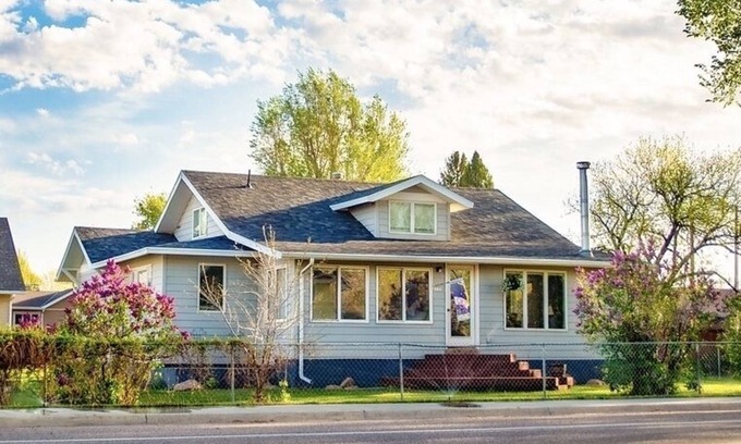 Ten Sleep Casa | The Big Horn Retreat: 4Bed/2Bath in Heart of Ten Sleep - Adventure meets Comfort
