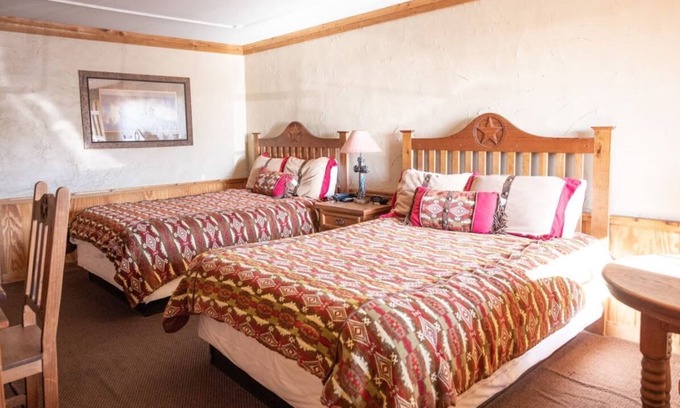 Amarillo Casa | The Big Texan Double 109