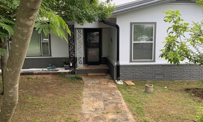 Stephenville Casa | The Biggest Short-Term Rental Close to Tarleton University! 2 King Beds!