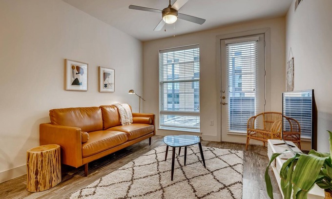 North Burnet Apartamento | The Bindel: Domain, Pet Friendly, 30+ nights, Highly Walkable!