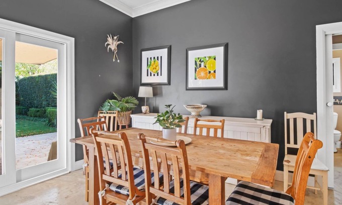 Wagga Wagga Casa | The Birch House - Stroll to CBD, Firepit