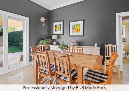 Wagga Wagga Casa | The Birch House - Stroll to CBD, Firepit