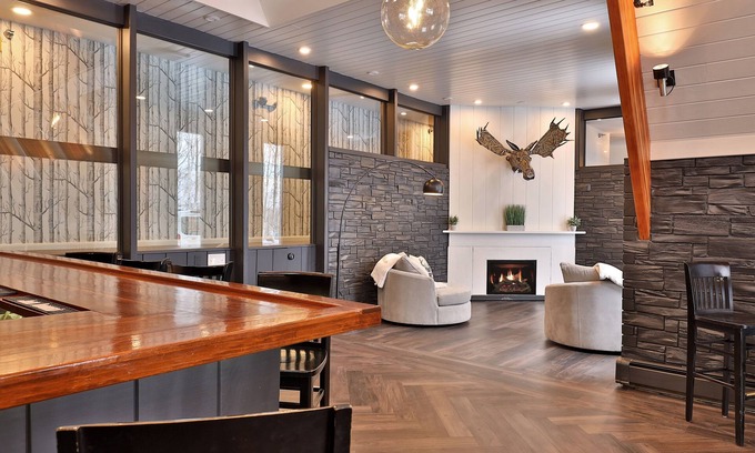 Killington Cabina | The Birch Ridge: Mission Room #4 - Queen Suite In Killington, Vermont 1 Bedroom Home