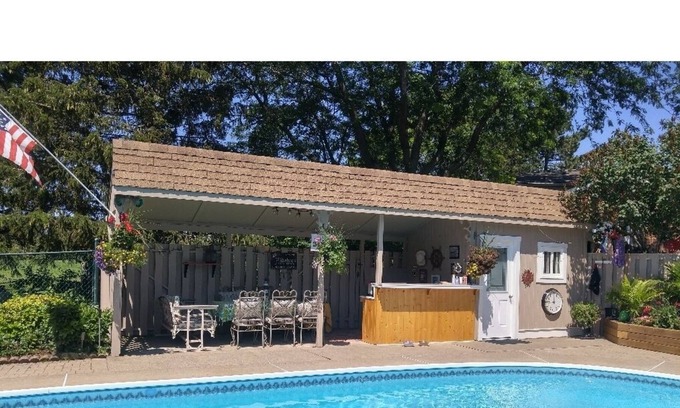 Historic Old Town Casa | The Birch Tree Cottage with Heated Salt Water Pool in Niagara on the Lake