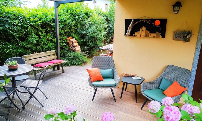 Vezzano Apartamento | Los abedules El bonito mini apartamento con jardín.