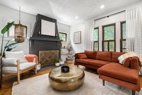 Xenia Casa | The Bird Cage