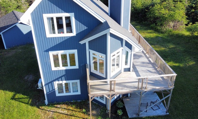 Dildo Casa | The Bird House- 3 bed unique home with Hot tub