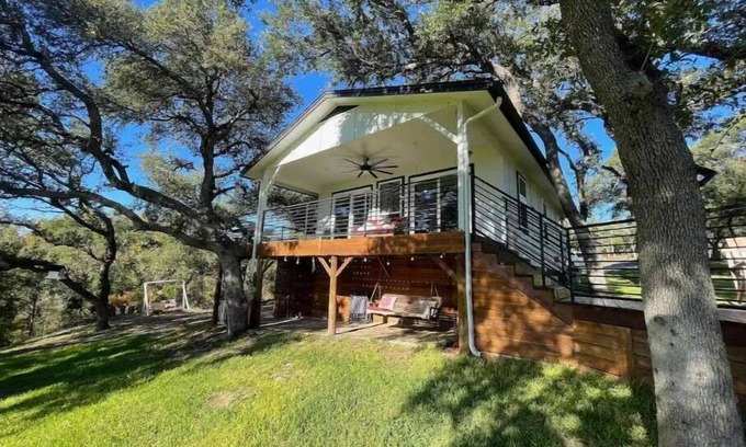 Oatmeal Casa | The Bird House on Cow Creek Cabin / Lake Travis