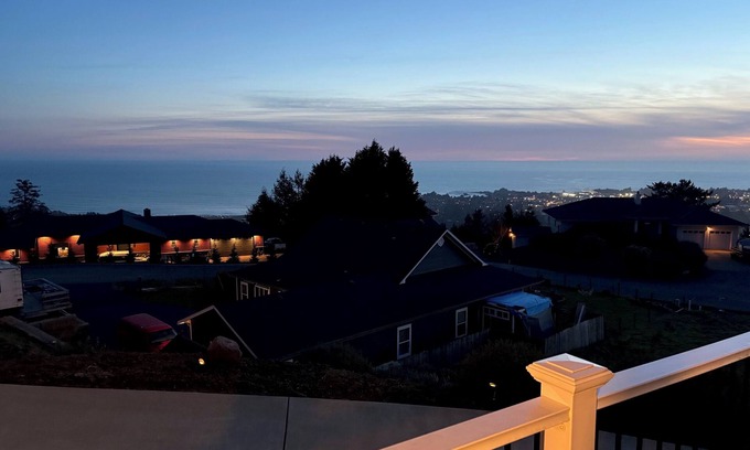 Brookings Casa | The Bird’s Nest: 5-yr new, 3 Bedroom 180 degree Ocean View Home in Brookings, OR