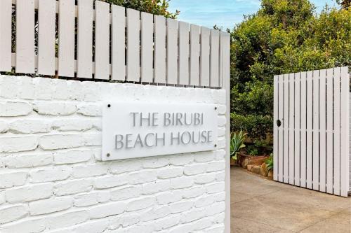 Anna Bay Casa | The Birubi Beach House 11 Campbell Ave Close to the beach pet friendly holiday home