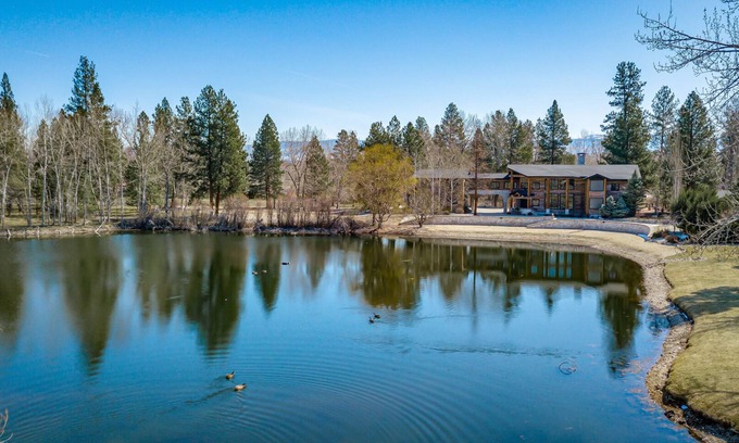 Stevensville Cabina | The Bitterroot Lodge