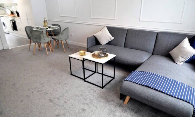 Johnstone Casa | THE Black Cart House