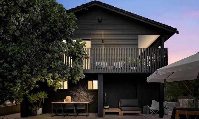 Hyams Beach Casa | The Black Cockatoo: Hyams Beach Designer Retreat. 2pm check out