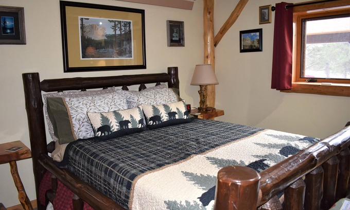 Custer Cama Y Desayuno | The Black Hills at Dakota Dream B&B, ** Check Availability for Short Notice**
