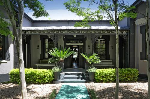 Robertson Casa | The Black House