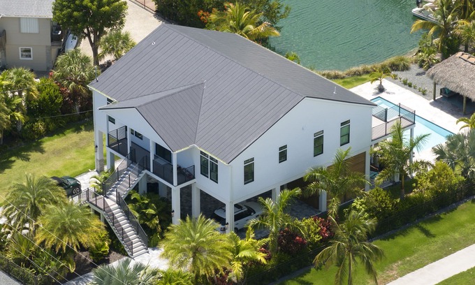 Sugarloaf Shores Casa | THE BLACK MARLIN - 3 BEDROOM / 2.5 BATHROOM WITH POOL & TIKI HUT
