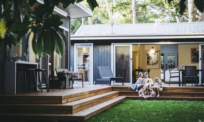 Patonga Casa | The Black Pearl | 2br Modern Beach House | 200 mtrs Level Walk to the Beach