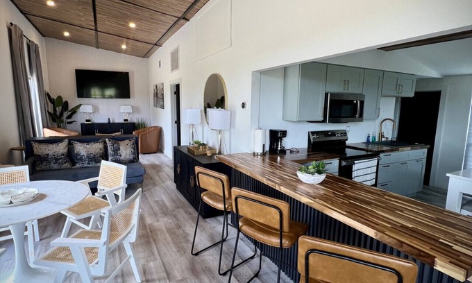 Poteet Casa | The black stone luxury retreat