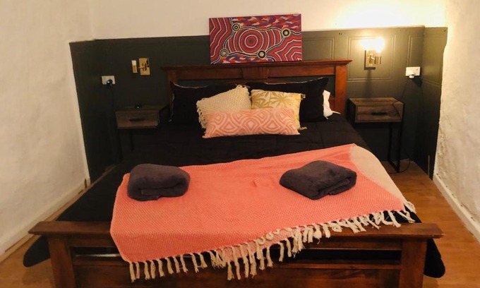 Coober Pedy Casa | The Blacklighters Opal Retreat-Undergound