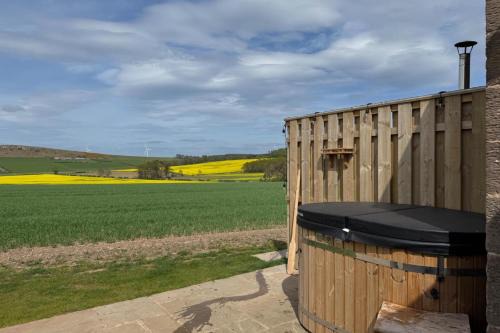 Wooler Casa | The Blacksmiths Shop Cottage - Sleeps 2 - Hot Tub