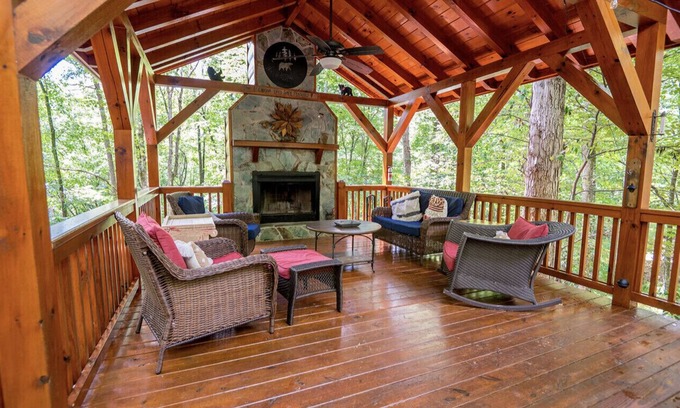 Ellijay Cabina | The Blissful Bear Cabin