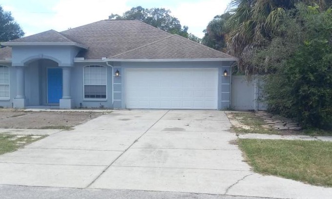 St. Petersburg - Clearwater Casa | The Blu door spot