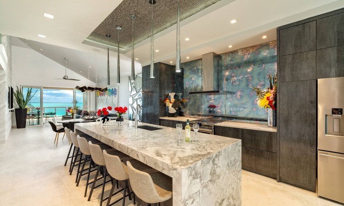Grace Bay Condominio | The Blu2 On the Beach, Luxury Oceanfront Penthouse Condo at the Grandview