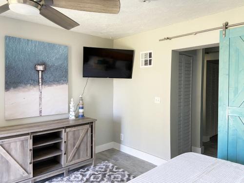 Van Valzah Casa | The Blue Anchor Cottage