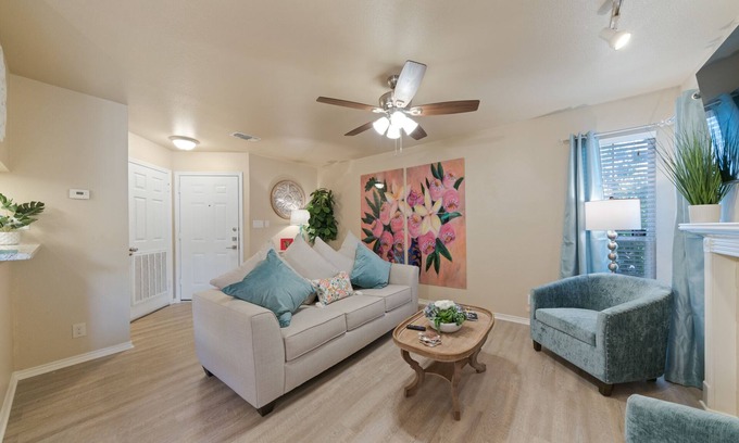 Wetmore Apartamento | The Blue Belle welcomes you! Rim/La Cantera Area