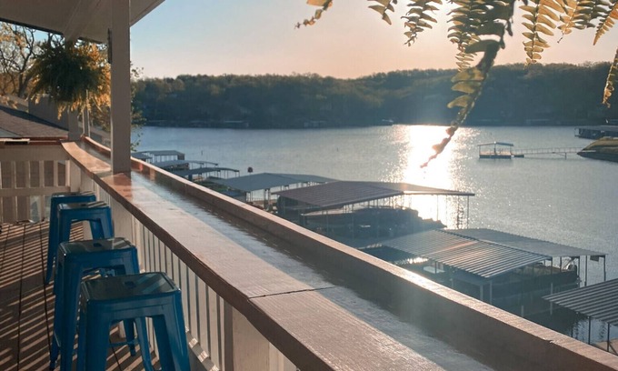 Linn Creek Casa | The Blue Bungalow - Private Dock/Quiet Cove - 3Bedroom/2 Bath
