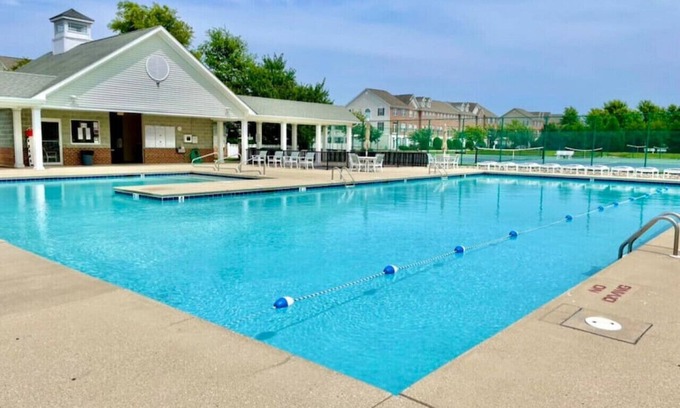 Villages of Five Points Apartamento | The Blue Chill! A 4 Bedroom Townhouse w/Pool!