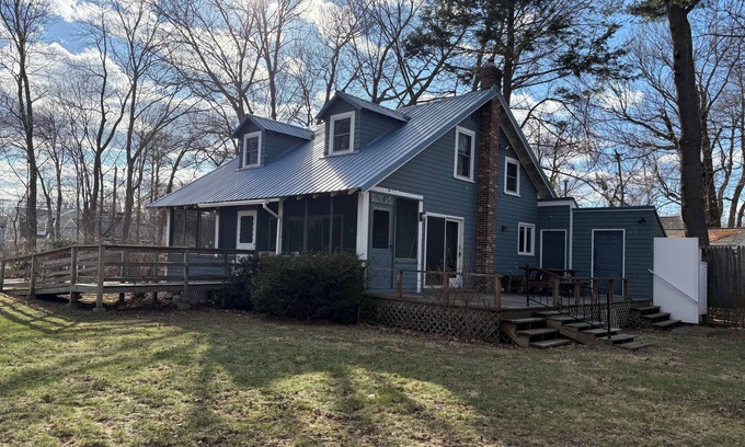 Rye Cabaña | The Blue Cottage at Jenness Beach