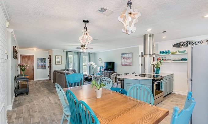 Seacoast Shores Casa | The Blue Fin Bungalow- Costera Confort y Belleza. 1 cuadra a la playa para 10 personas