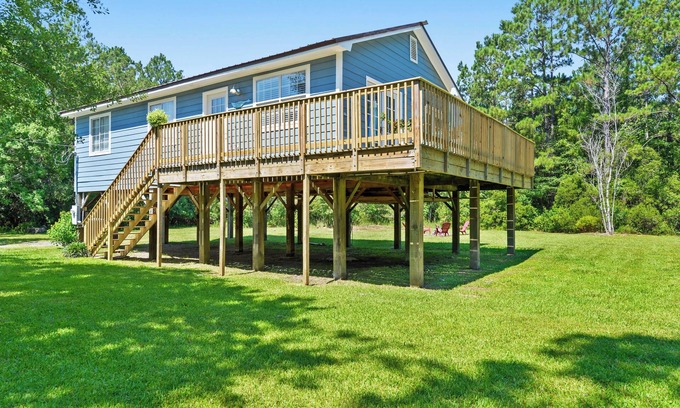 Gulfport Cabaña | The Blue Goose -Relaxing retreat close to beaches, casinos, attractions & bases