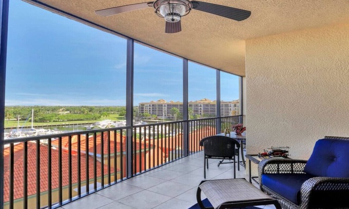 Cape Harbour Condominio | The Blue Heron | 2 bedroom 2 bath condo overlooking marina