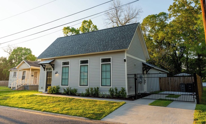 Baton Rouge Casa | The Blue Heron Haven—your perfect getaway just minutes from the heart of LSU!