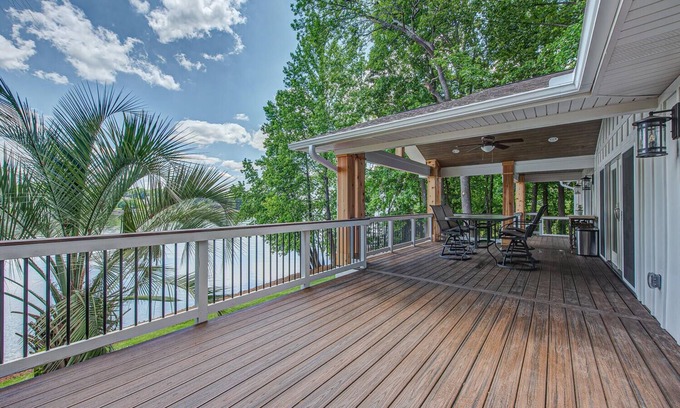 Belmont Casa | The Blue Heron - Lake Front Views