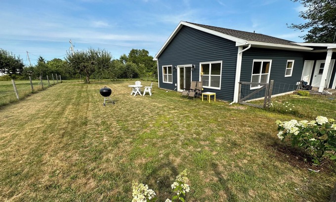 Bridgetown Casa | The Blue House in the Orchard