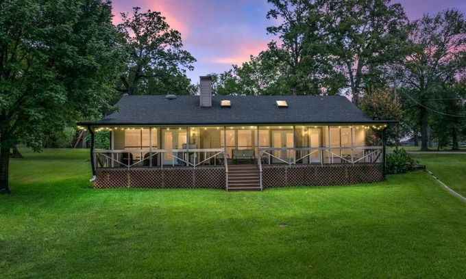 Tool Casa | The Blue House - Lake Front Getaway