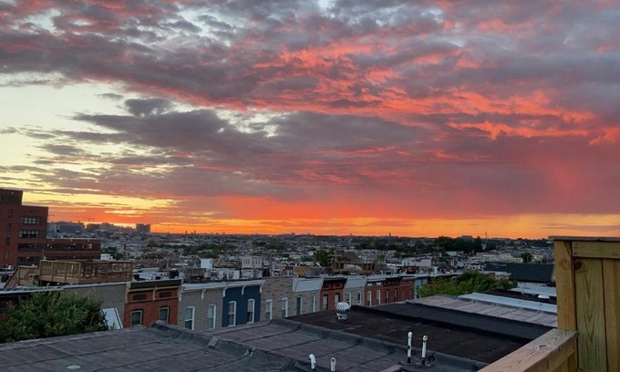 Highlandtown Casa | The Blue House! Modern+ Rooftop deck+ Parking
