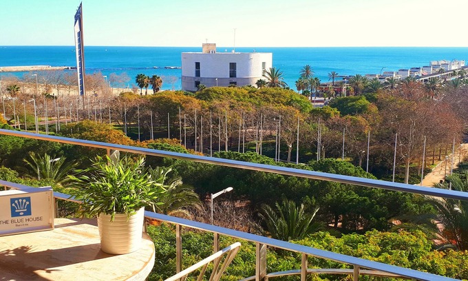 La Vila Olimpica del Poblenou Apartamento | THE BLUE HOUSE different way discover Barcelona seeing the sea from the terrace