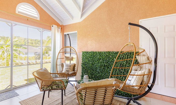 Boscobel Casa | The Blue Jade - 2BDRM with WiFi, AC, Hotwater & security