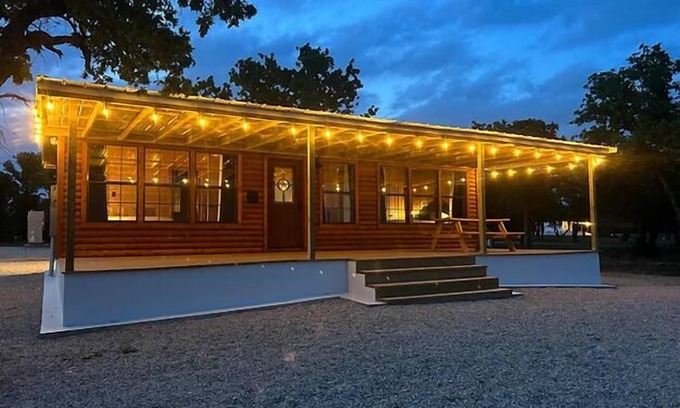 Graford Cabina | The Blue Lagoon Casita on Hubbard Shores