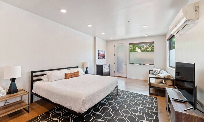 Ivins Condominio | The Blue Moon - Ground Floor Suite w/ Red Rock Views