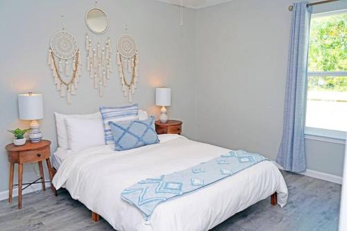 Southeast Pensacola Casa | The Blue Pearl 6min to Downtown -Short Beach Drive