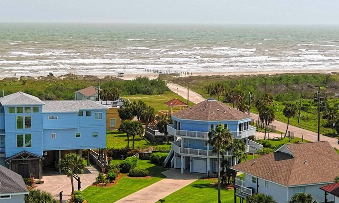 Pirates Beach West Casa | The Blue Pelican -Ocean Views, Walk to Pirates Beach, Golf Cart