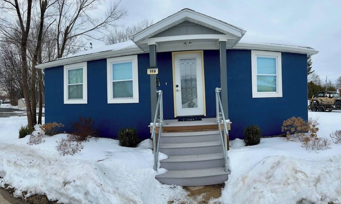 Oconto Casa | The Blue Riverside Home in Oconto