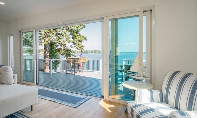 Fox Lake Apartamento | The “Blue Sapphire” 3BR/3BA Luxury Lakefront Home on Mineola Bay | Stunning Views on Chain O Lakes