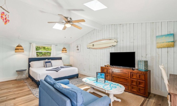 Jacksonville Beach Condominio | The Blue Turtle: retreat w/ bikes! By Beach & Mayo